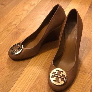 Tory Burch Tan Wedges EUC Size 10
